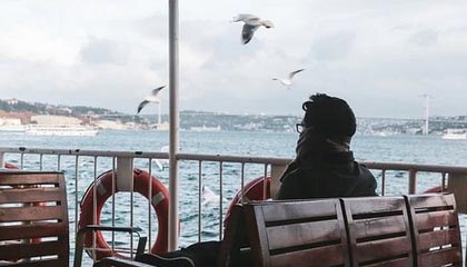 B体育官方网址：CBA外援与本土球员融合，提升球队整体实力，bm体育