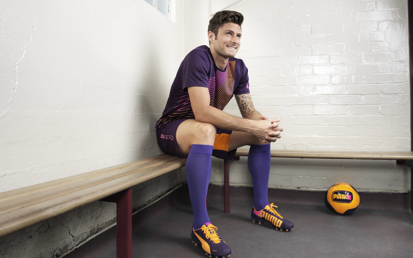 足球自主品牌球衣系列发布引发抢购,足球衣服品牌前十排名